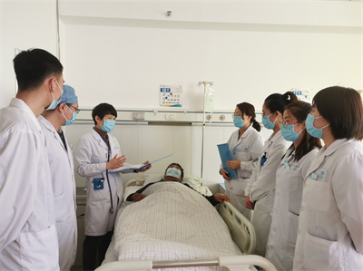 科(kē)主任查房.jpg